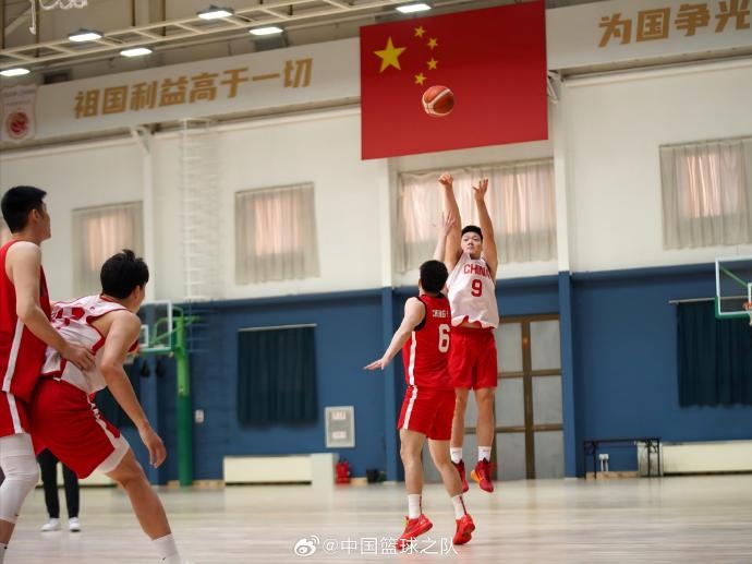  對(duì)抗訓(xùn)練繼續(xù)！中國(guó)男籃最新訓(xùn)練圖集新鮮出爐