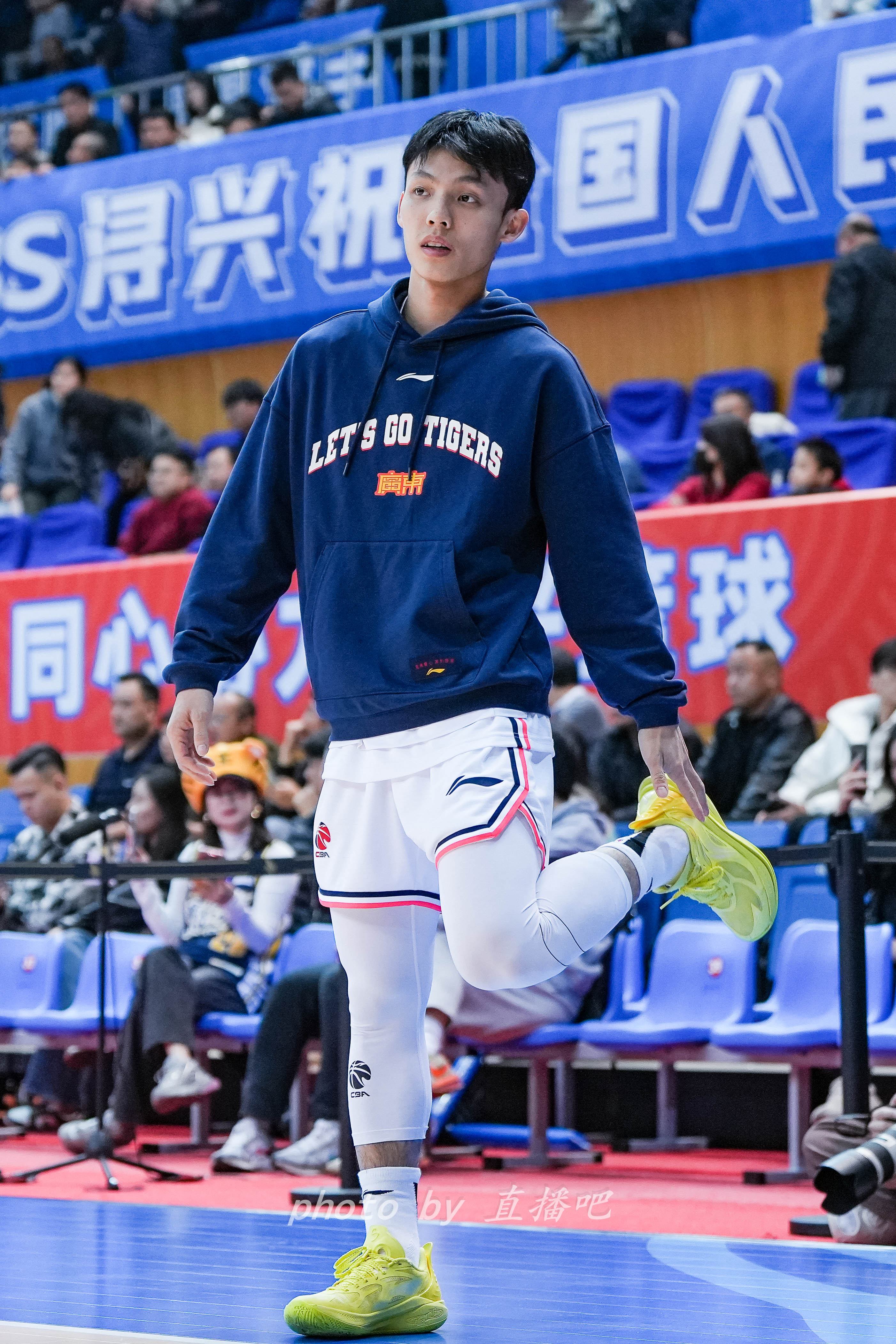  “控球中鋒”！徐杰這身體素質(zhì)有億點(diǎn)東西