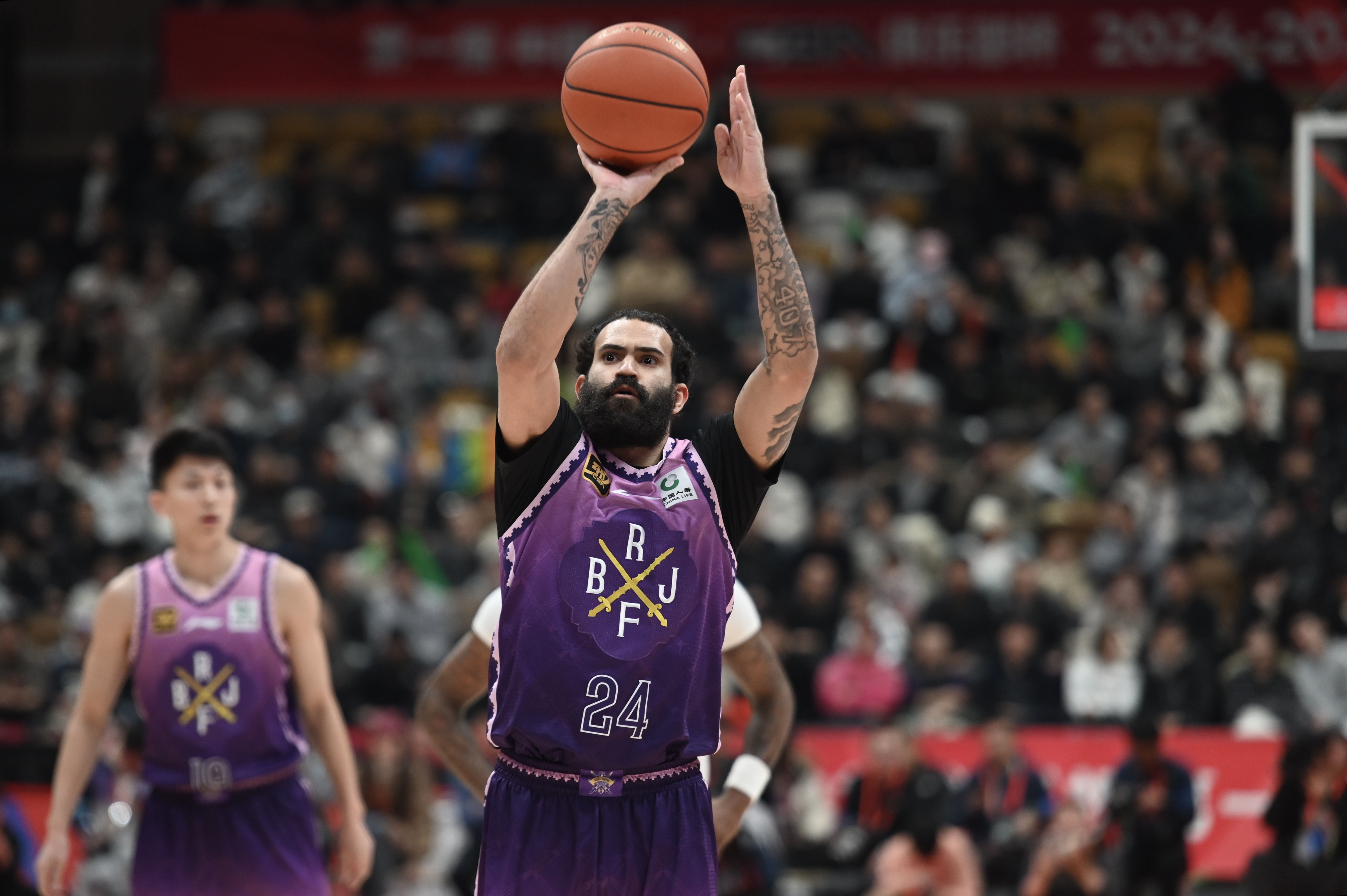  高效輸出！里勒半場各種強(qiáng)突 兩分球7中7砍下16分2籃板3助攻