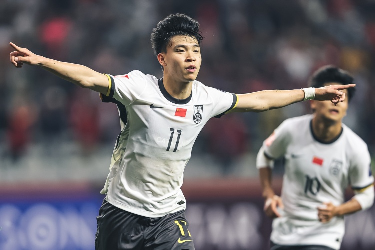  北青體育：18歲“跳級生”王鈺棟有望進入國足客戰(zhàn)沙特名單！